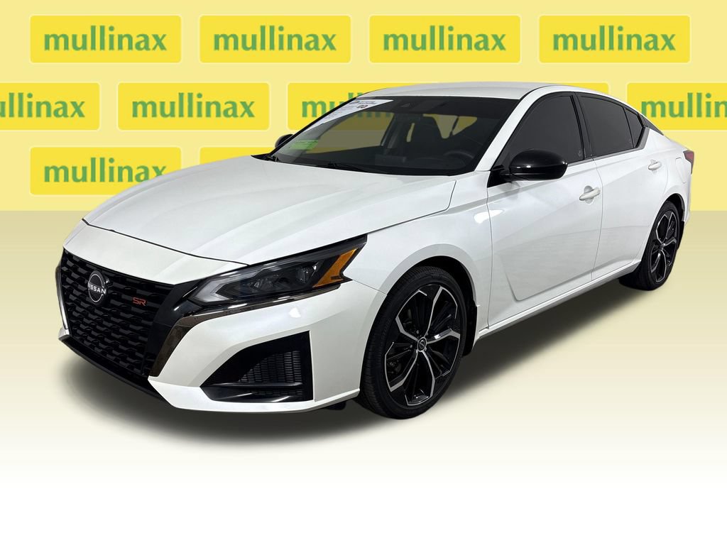 Used 2023 Nissan Altima 2.5 SR FWD image 14