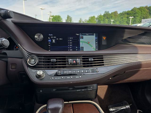 Used 2018 Lexus LS 500 AWD w/ Accessory Package (Z1) image 32