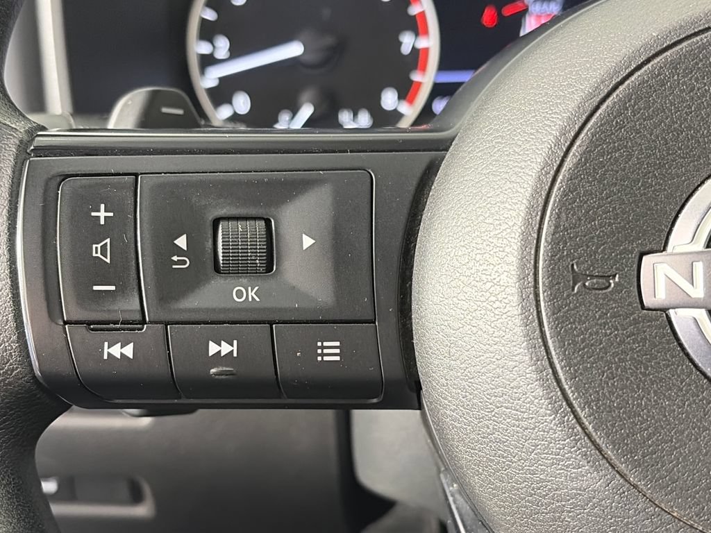 Used 2024 Nissan Rogue SV AWD/4WD image 17