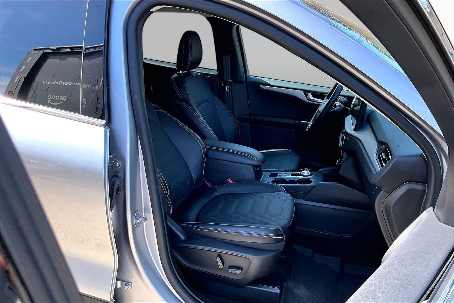 Certified 2023 Ford Escape SE w/ PHEV Premium Package FWD image 11