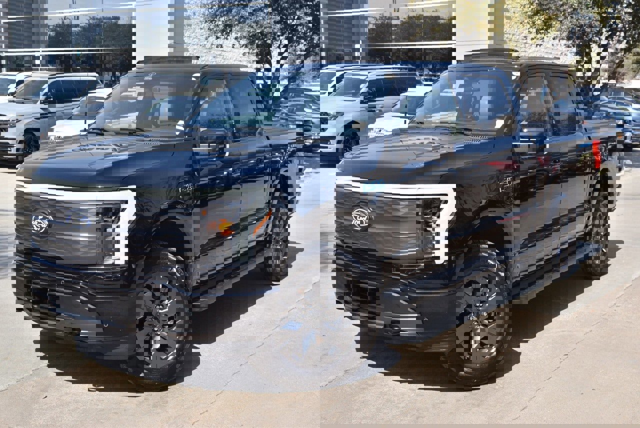 Certified 2025 Ford F150 Lightning Lariat image 3