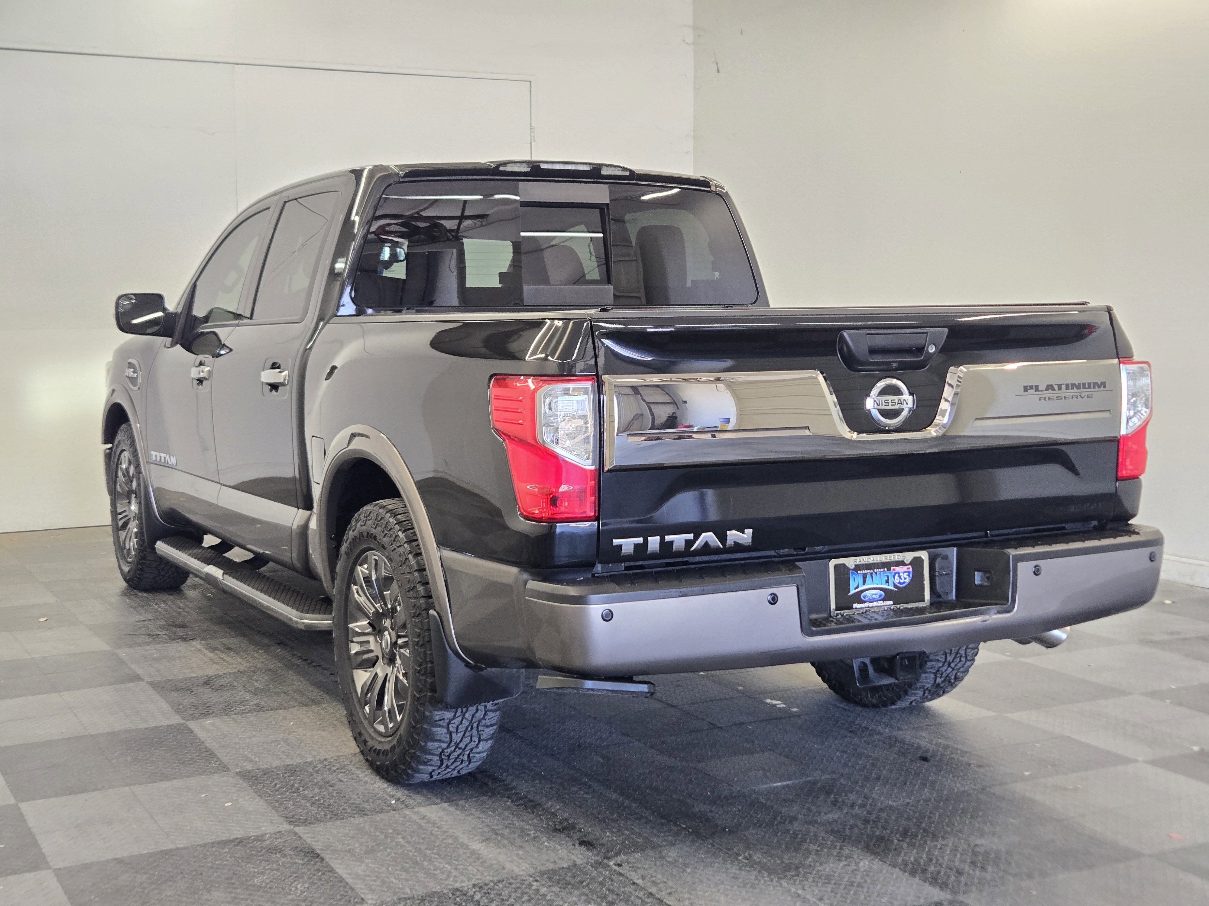 Used 2017 Nissan Titan Platinum Reserve video 2