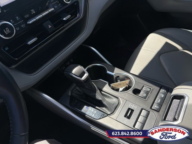 Used 2021 Toyota Highlander XLE AWD/4WD image 21
