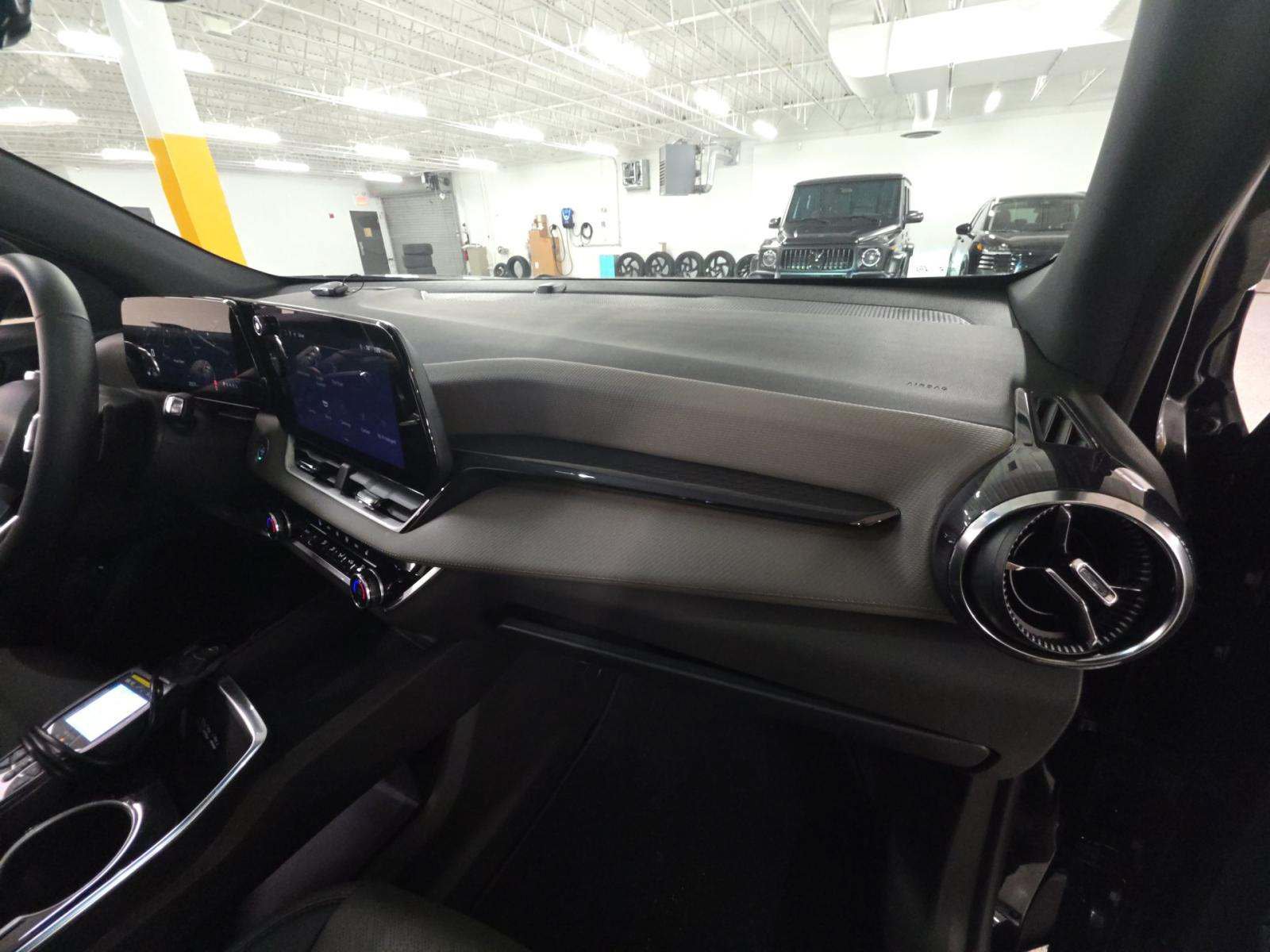 Used 2025 Chevrolet Equinox LT w/ Convenience Package II FWD image 9