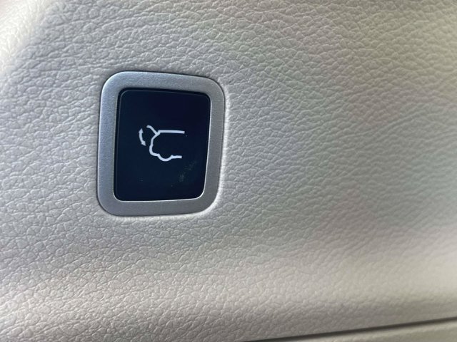 Used 2024 Chrysler Pacifica Touring-L FWD image 31