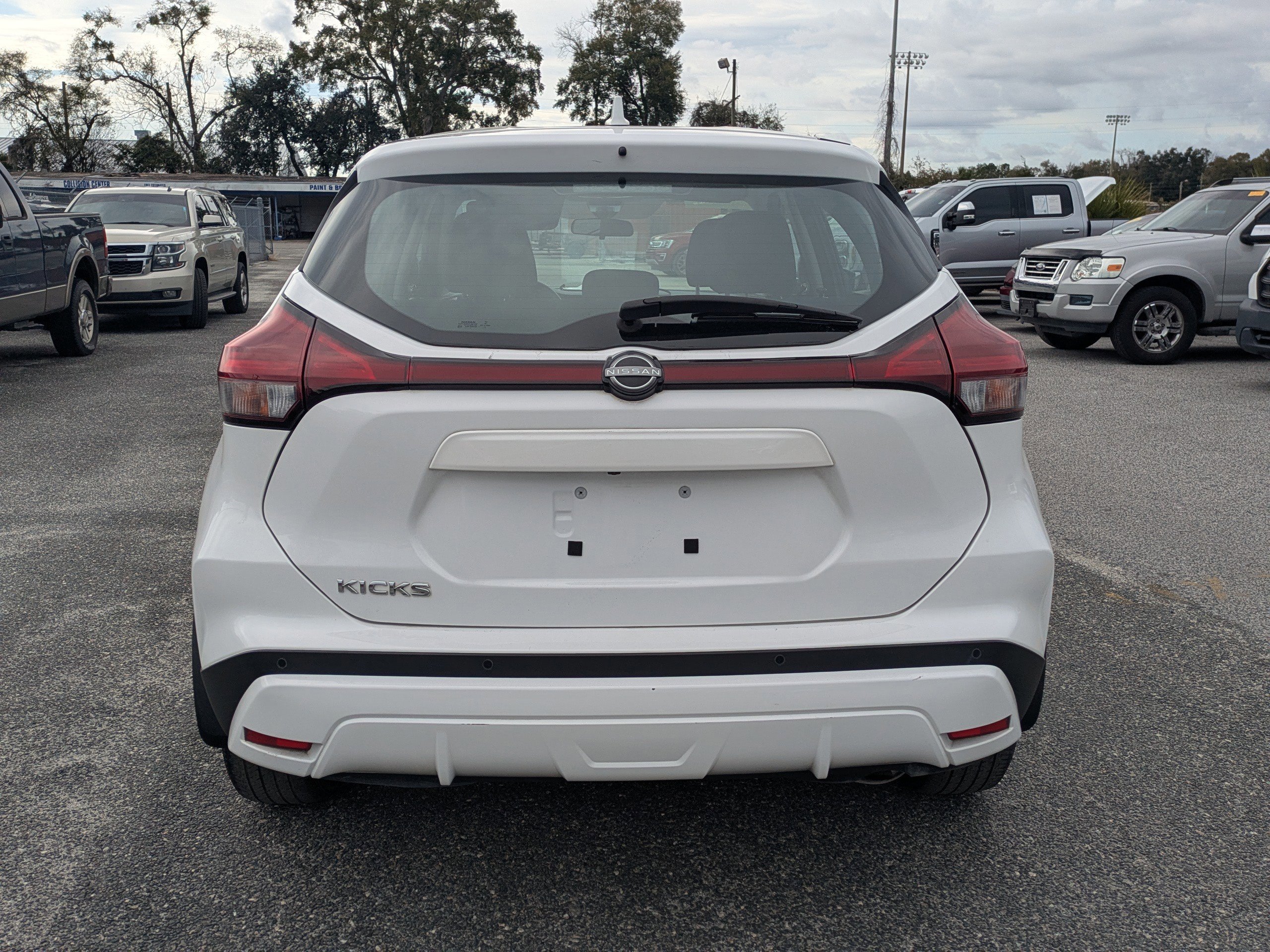 Used 2023 Nissan Kicks S image 4