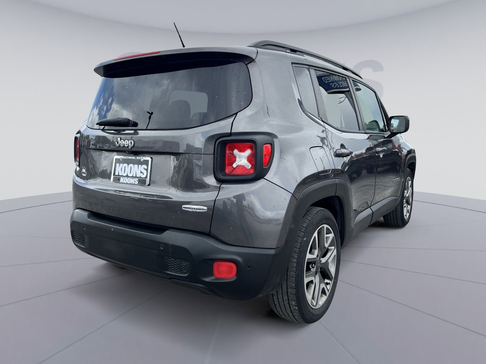 Used 2017 Jeep Renegade Latitude FWD image 4