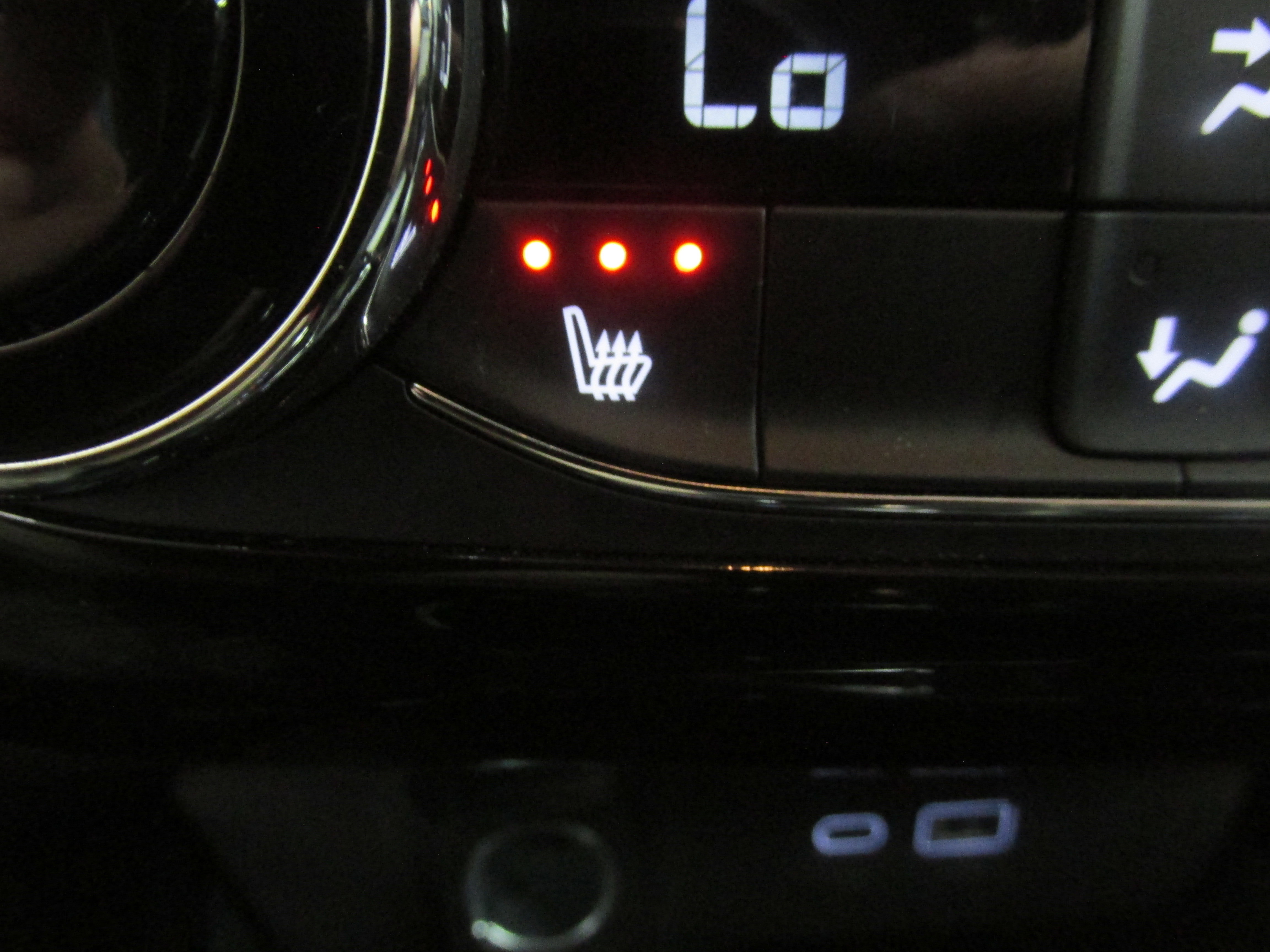 Used 2024 Jeep Compass Latitude image 34