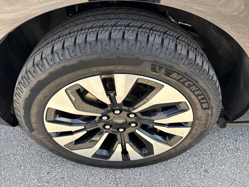 Certified 2025 Ford Expedition Platinum w/ Driver's Package AWD/4WD image 14