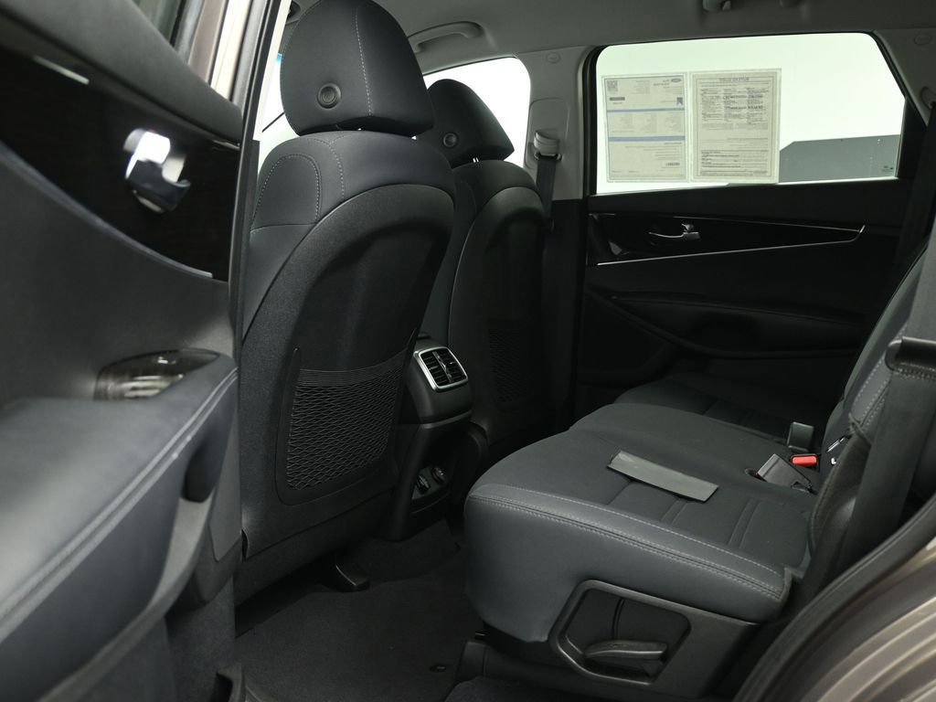 Used 2019 Kia Sorento LX image 47