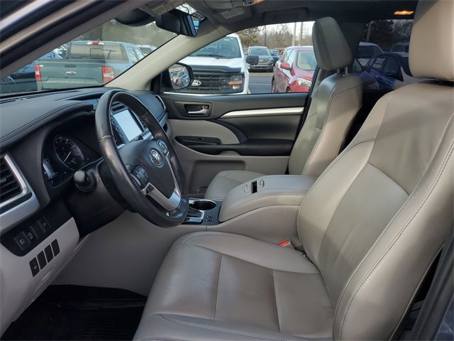 Used 2019 Toyota Highlander XLE image 12