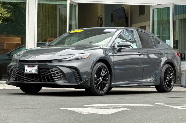 Used 2025 Toyota Camry SE w/ Convenience Package FWD image 8