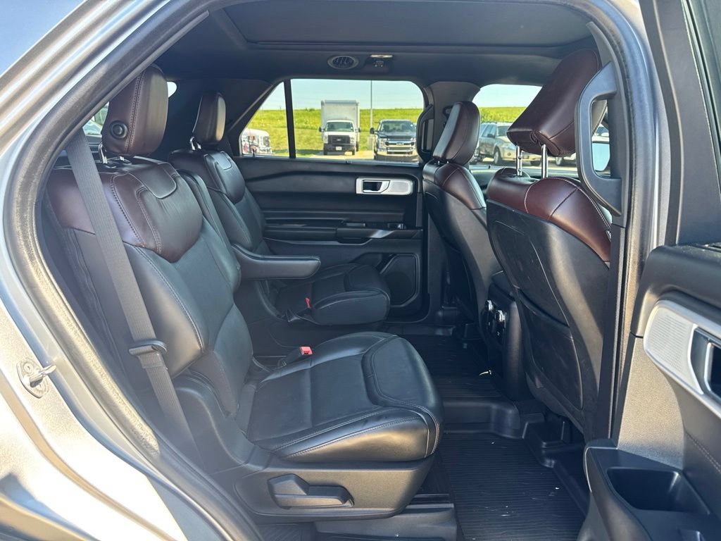 Certified 2020 Ford Explorer Platinum w/ Premium Technology Package AWD/4WD image 6