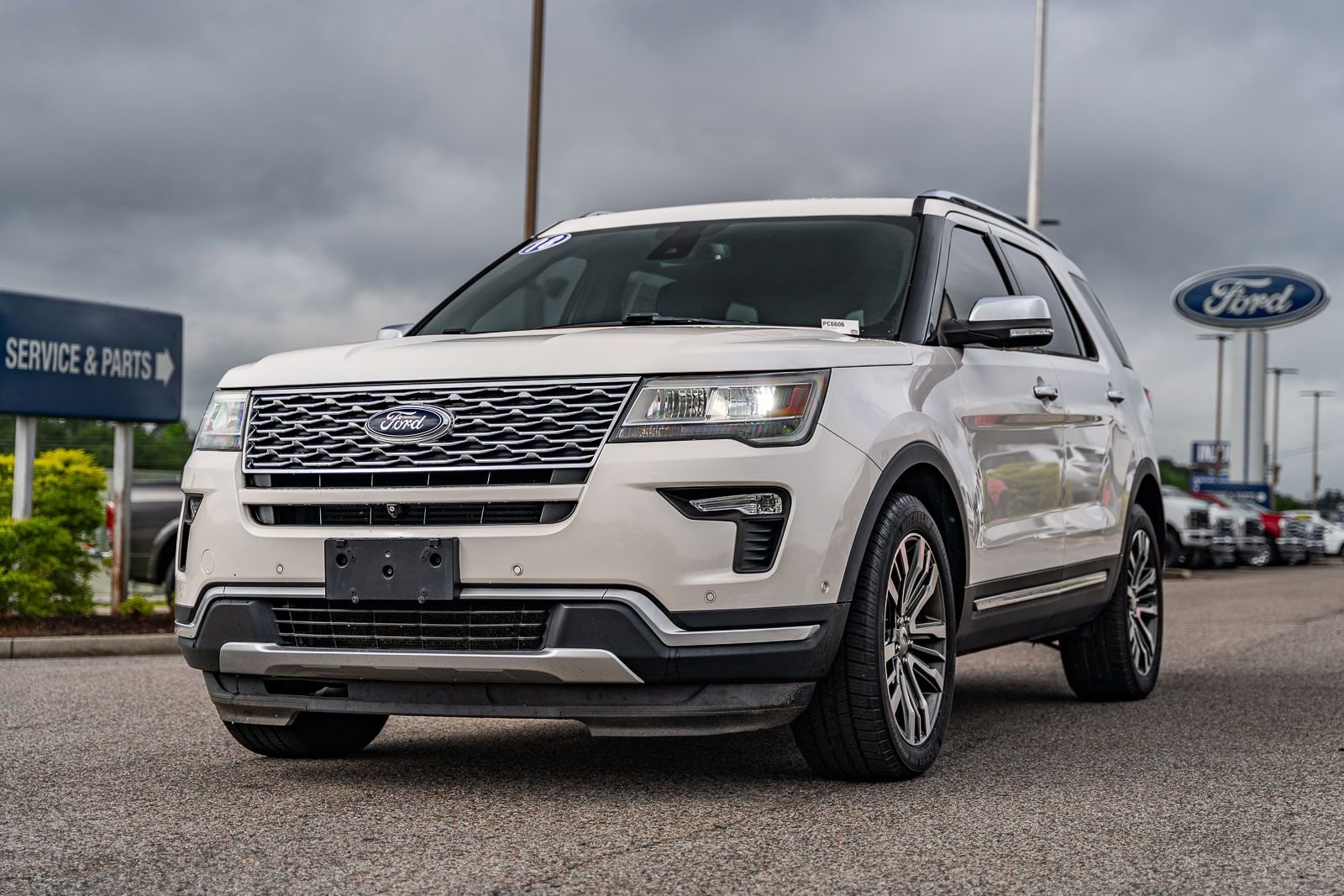 Certified 2018 Ford Explorer Platinum AWD/4WD image 3