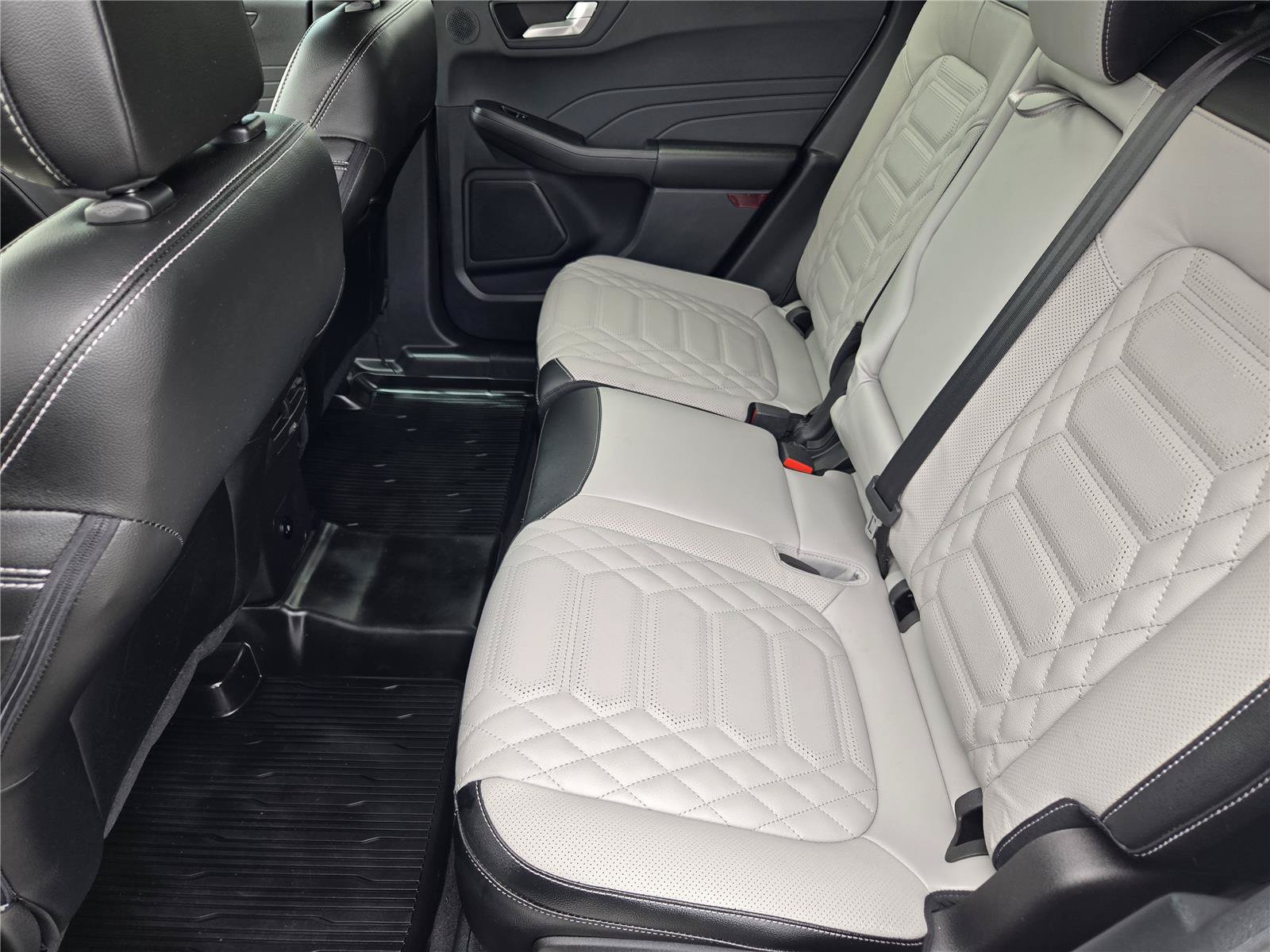 Certified 2023 Ford Escape SE w/ PHEV Premium Package FWD image 28