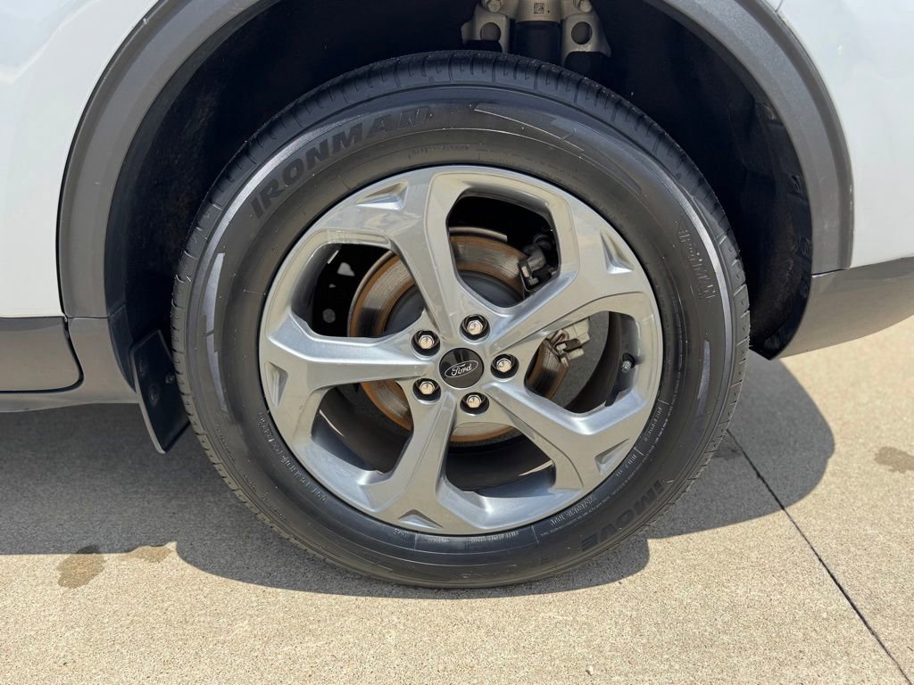 Certified 2025 Ford Escape ST-Line AWD/4WD image 9