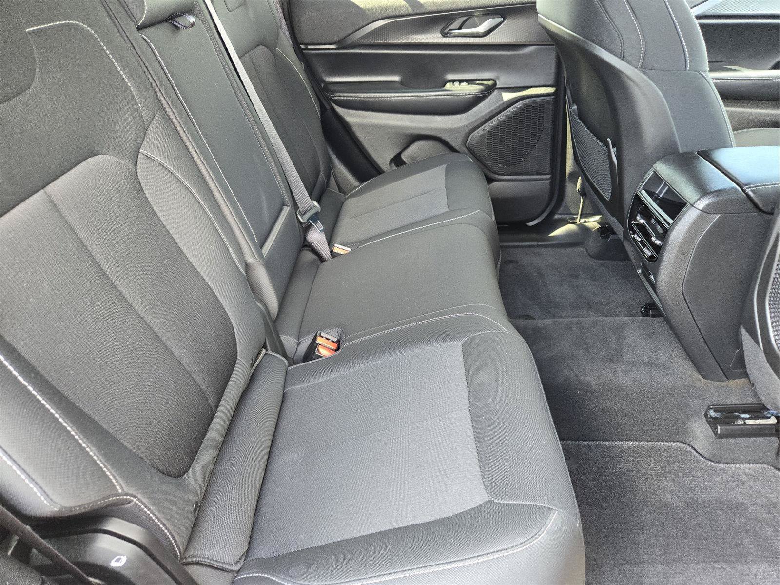Used 2025 Jeep Grand Cherokee Laredo X RWD image 30