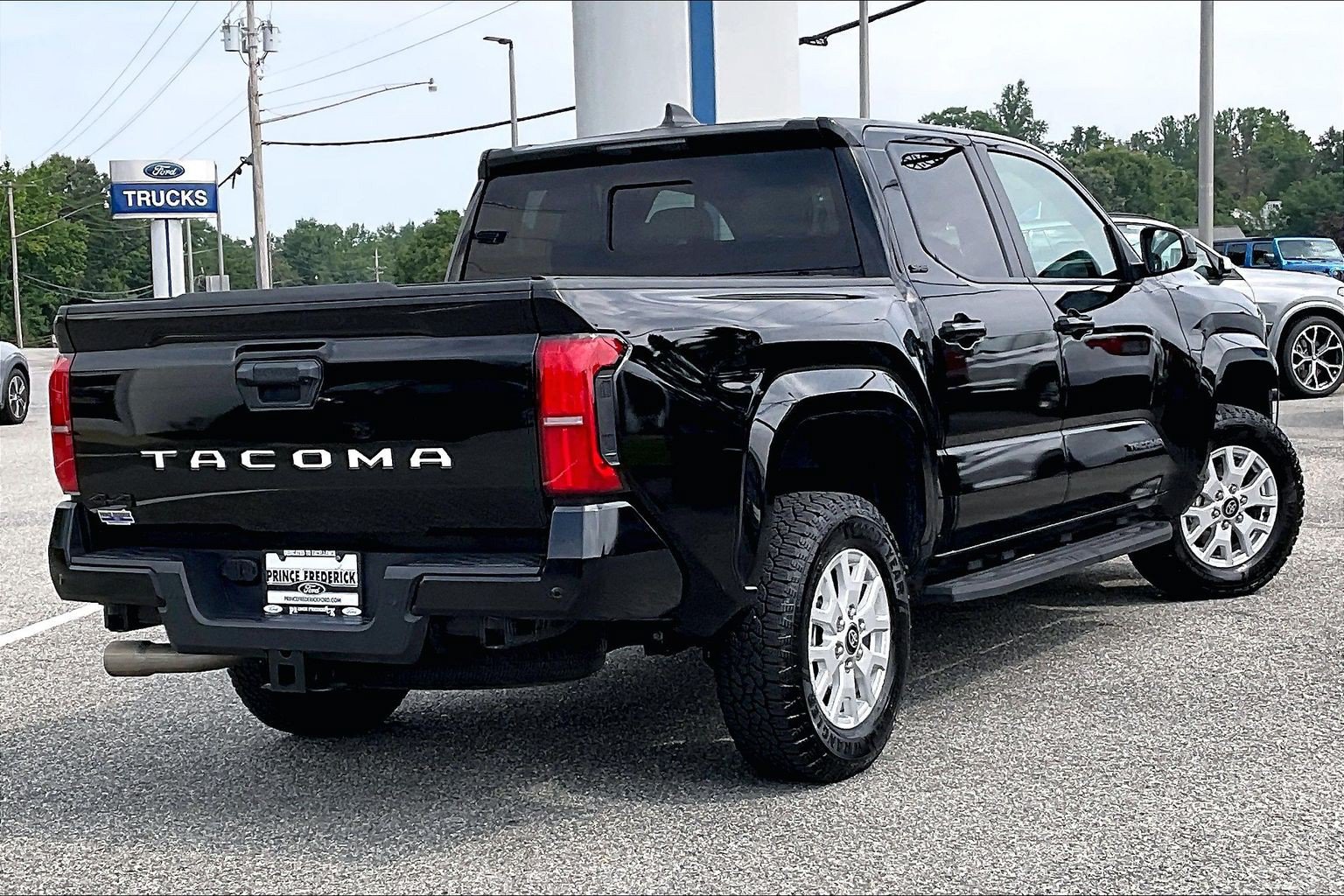 Used 2024 Toyota Tacoma SR5 AWD/4WD image 12