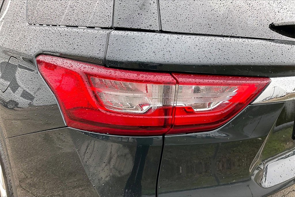 Used 2021 Chevrolet Traverse LT image 14