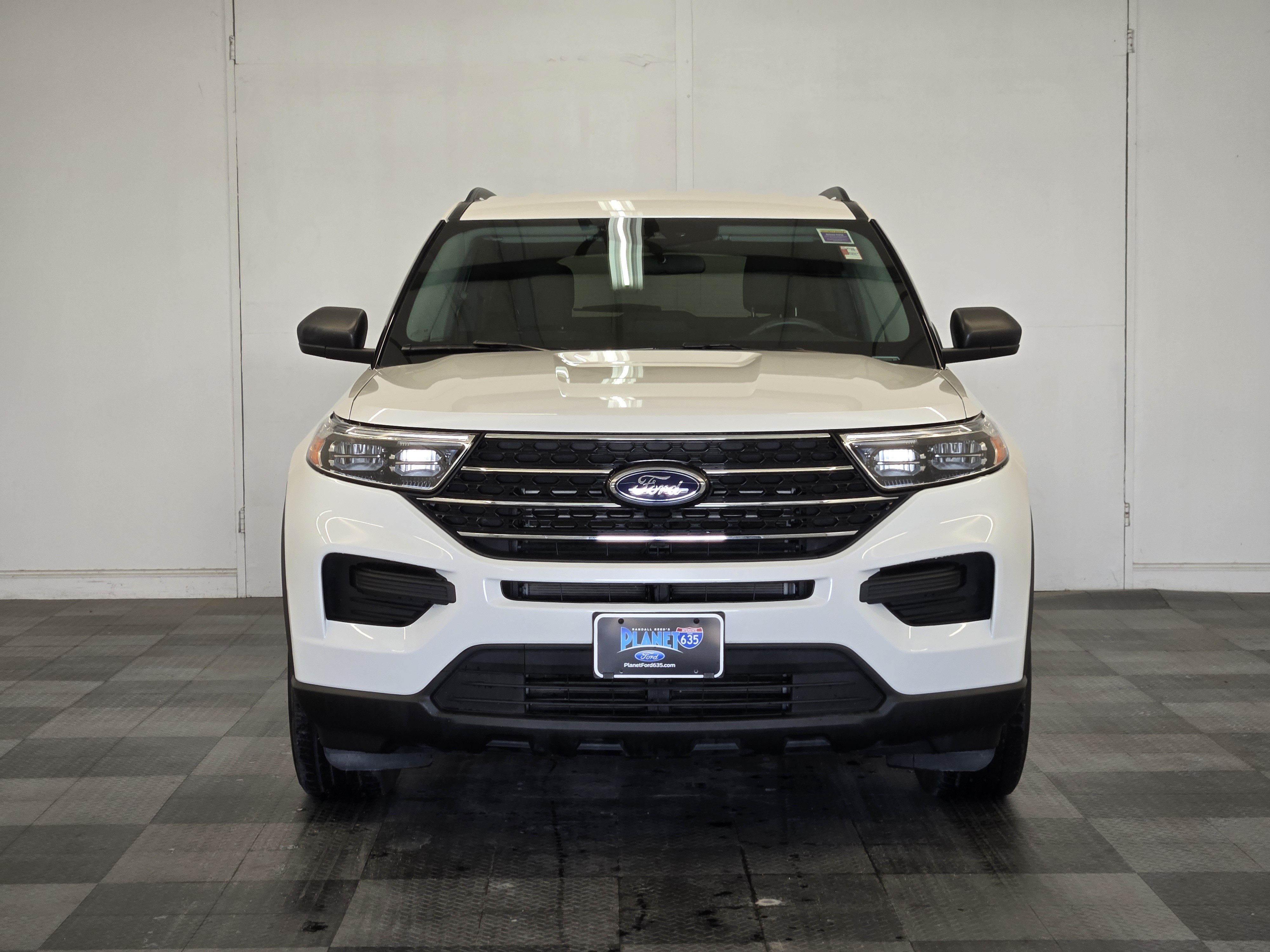 Certified 2023 Ford Explorer XLT RWD image 3