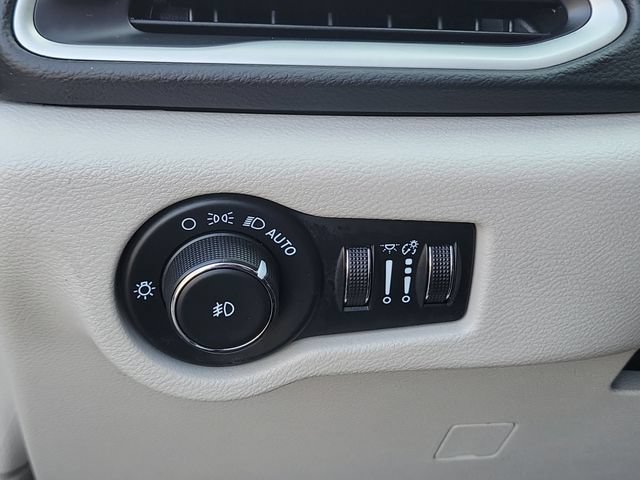 Used 2022 Chrysler Pacifica Touring-L FWD image 34
