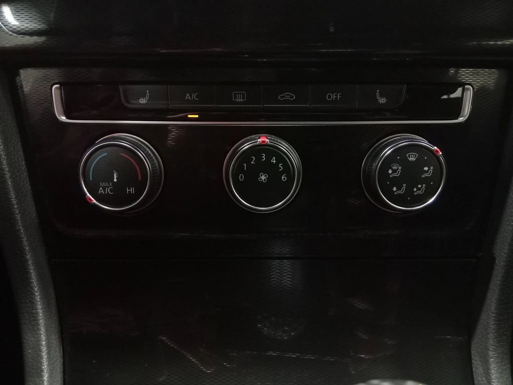 Used 2017 Volkswagen Golf S image 23