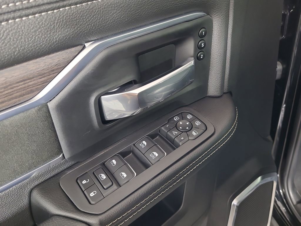 Used 2026 RAM 2500 Laramie AWD/4WD image 18