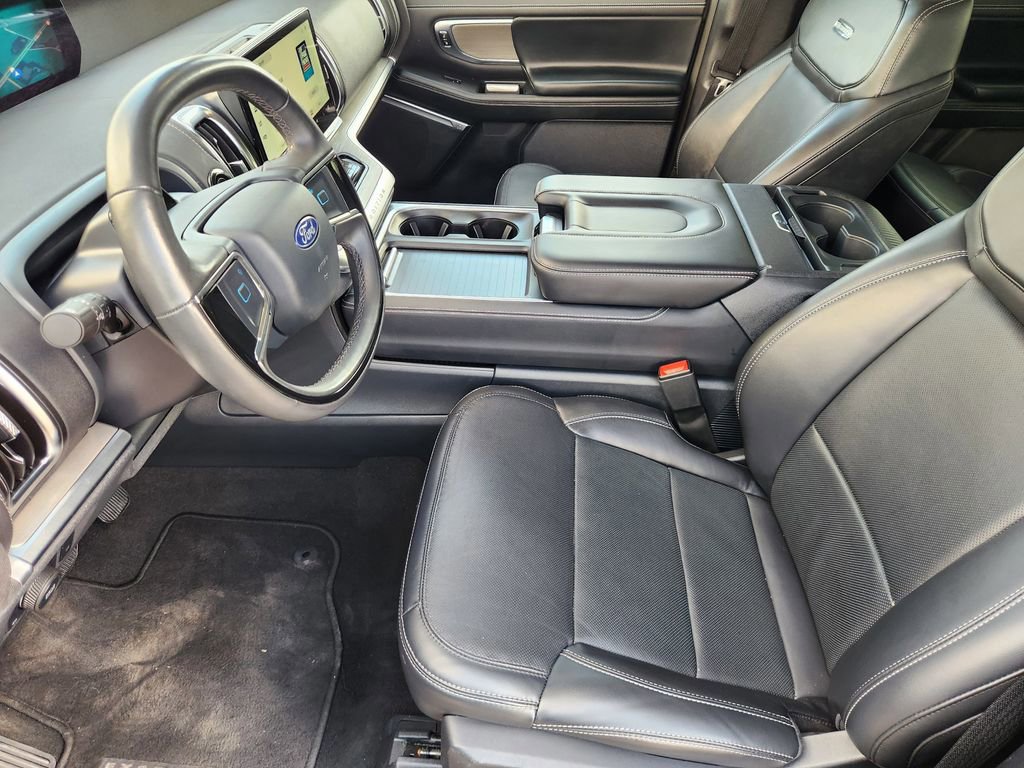 Certified 2025 Ford Expedition Platinum AWD/4WD image 12