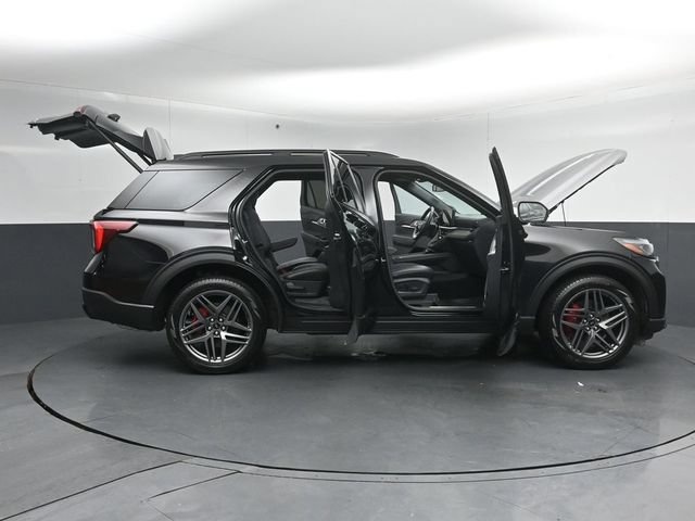 Certified 2025 Ford Explorer ST-Line w/ Premium Package AWD/4WD image 62
