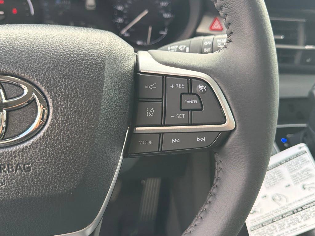 Used 2026 Toyota Sienna XLE FWD image 26