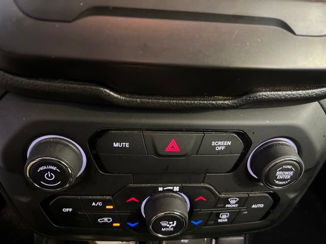 Used 2020 Jeep Renegade Latitude FWD image 14