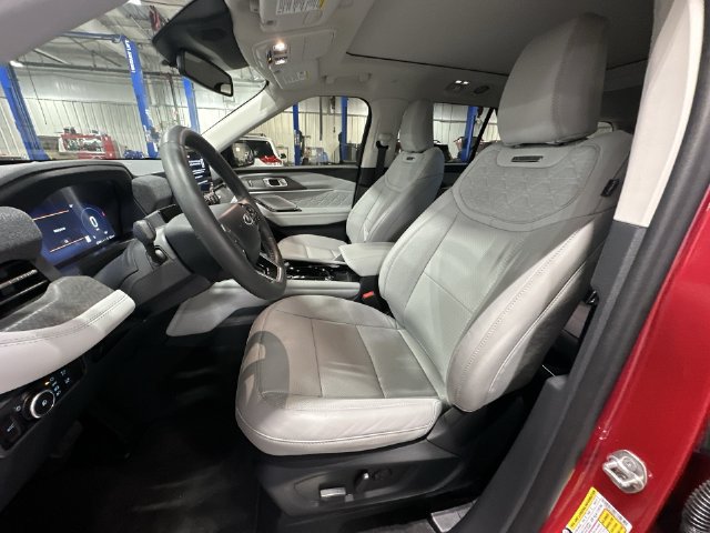 Certified 2026 Ford Explorer Platinum w/ LUX Leather Package AWD/4WD image 17