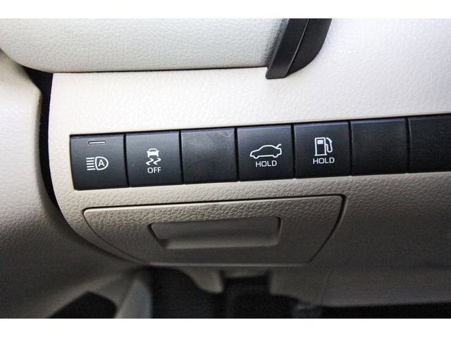 Used 2020 Toyota Camry LE image 21