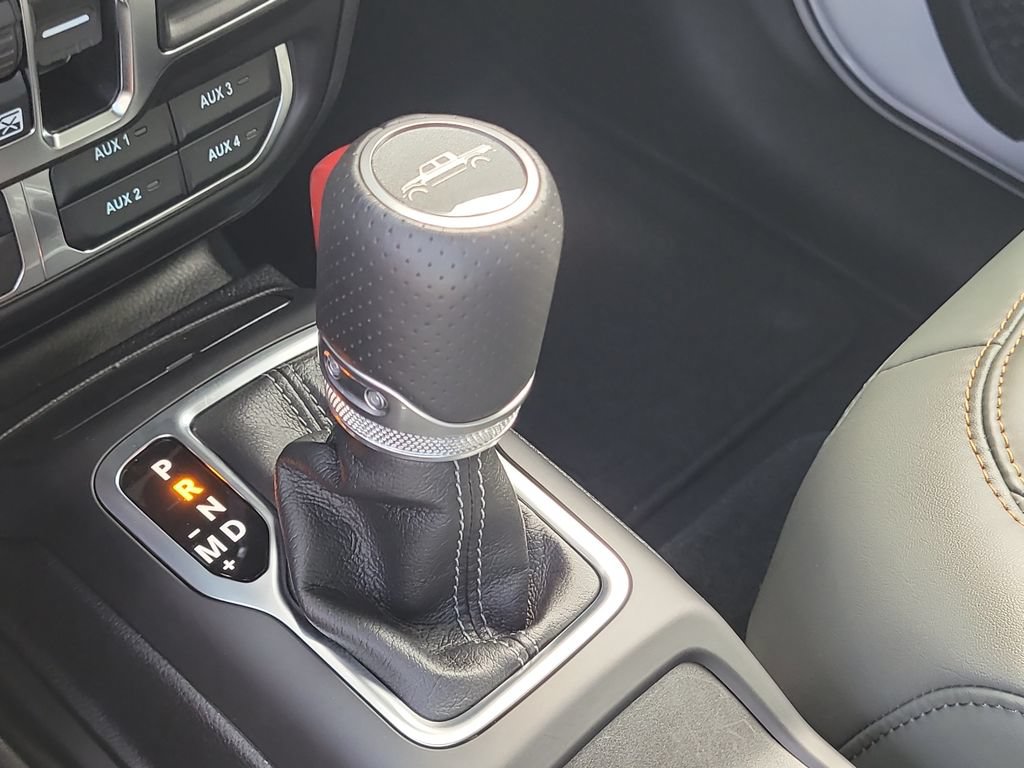 Used 2025 Jeep Gladiator Mojave AWD/4WD image 25