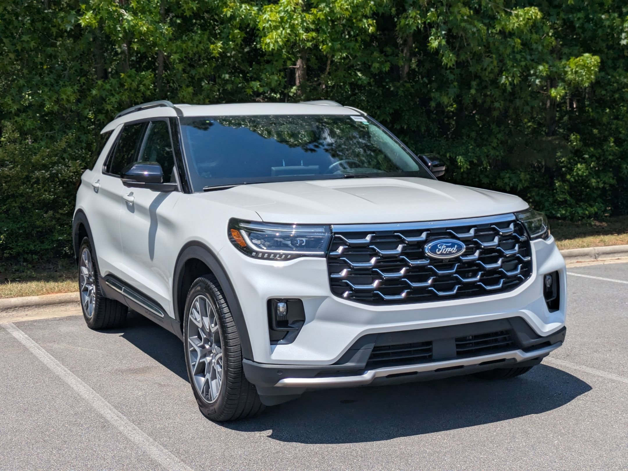Certified 2025 Ford Explorer Platinum w/ Ultimate Package AWD/4WD image 2