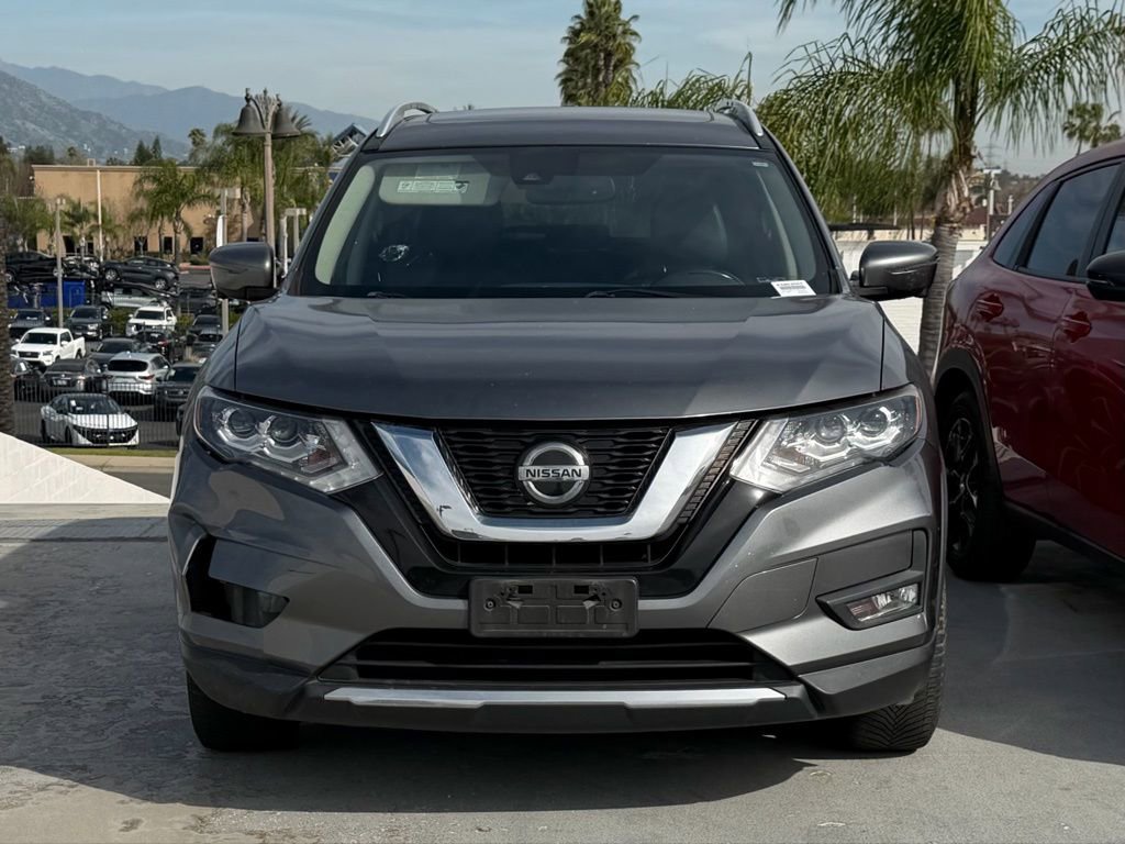 Used 2018 Nissan Rogue SL w/ Premium Package image 2