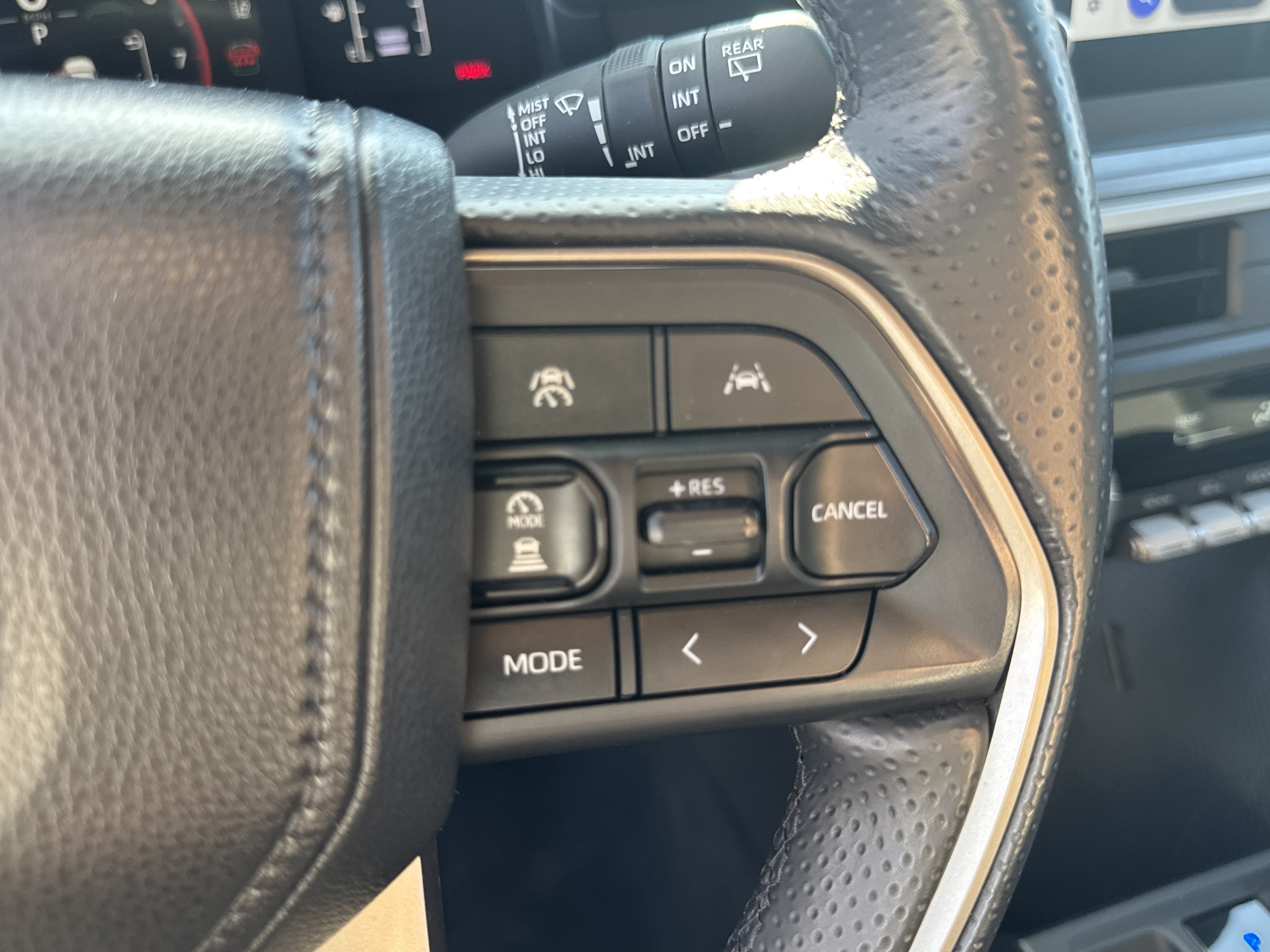 Used 2025 Toyota 4Runner SR5 AWD/4WD image 32
