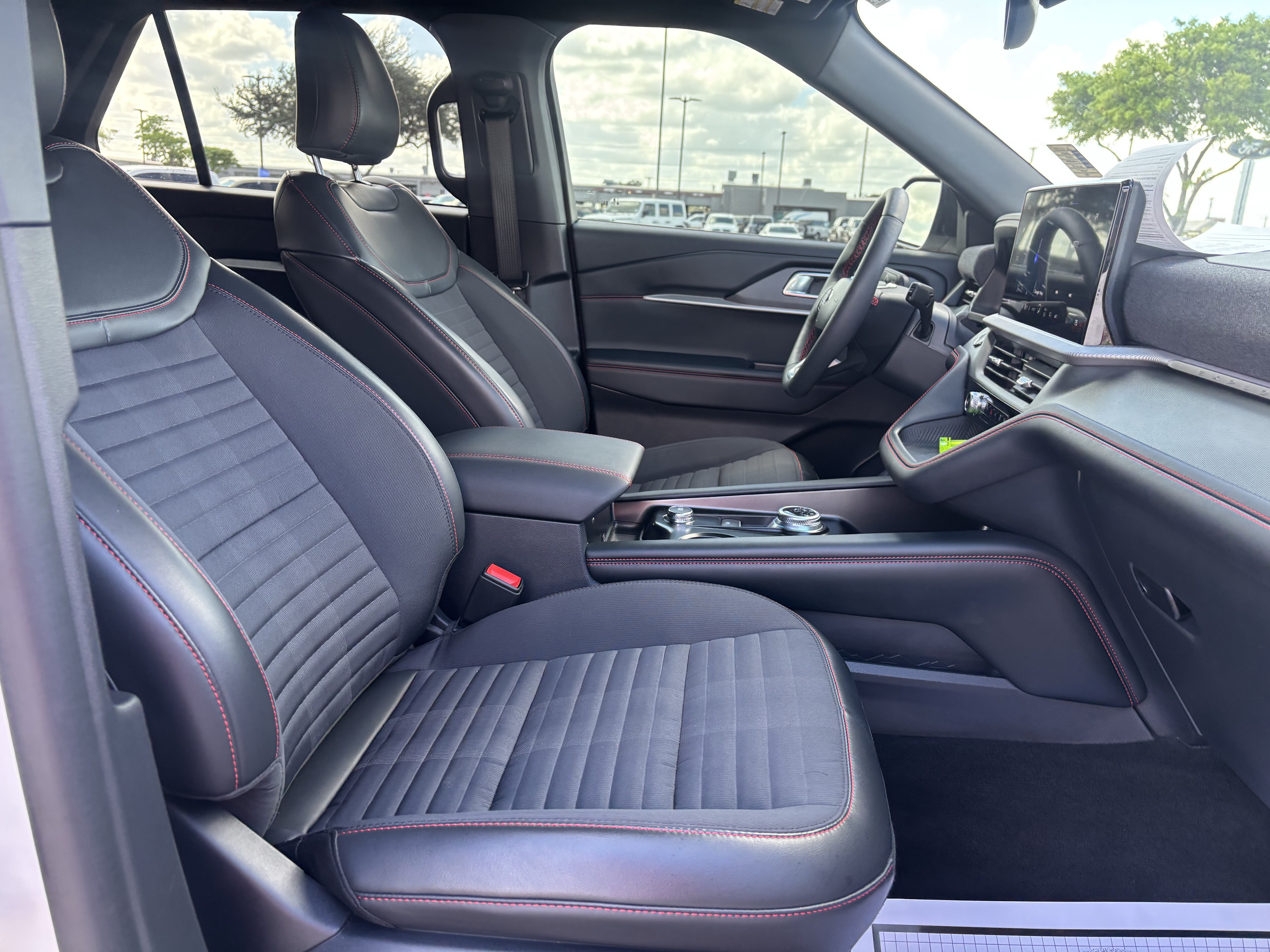 Certified 2026 Ford Explorer ST-Line w/ ST-Line Street Pack RWD image 26