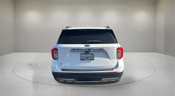 Certified 2021 Ford Explorer XLT w/ Equipment Group 202A RWD image 3