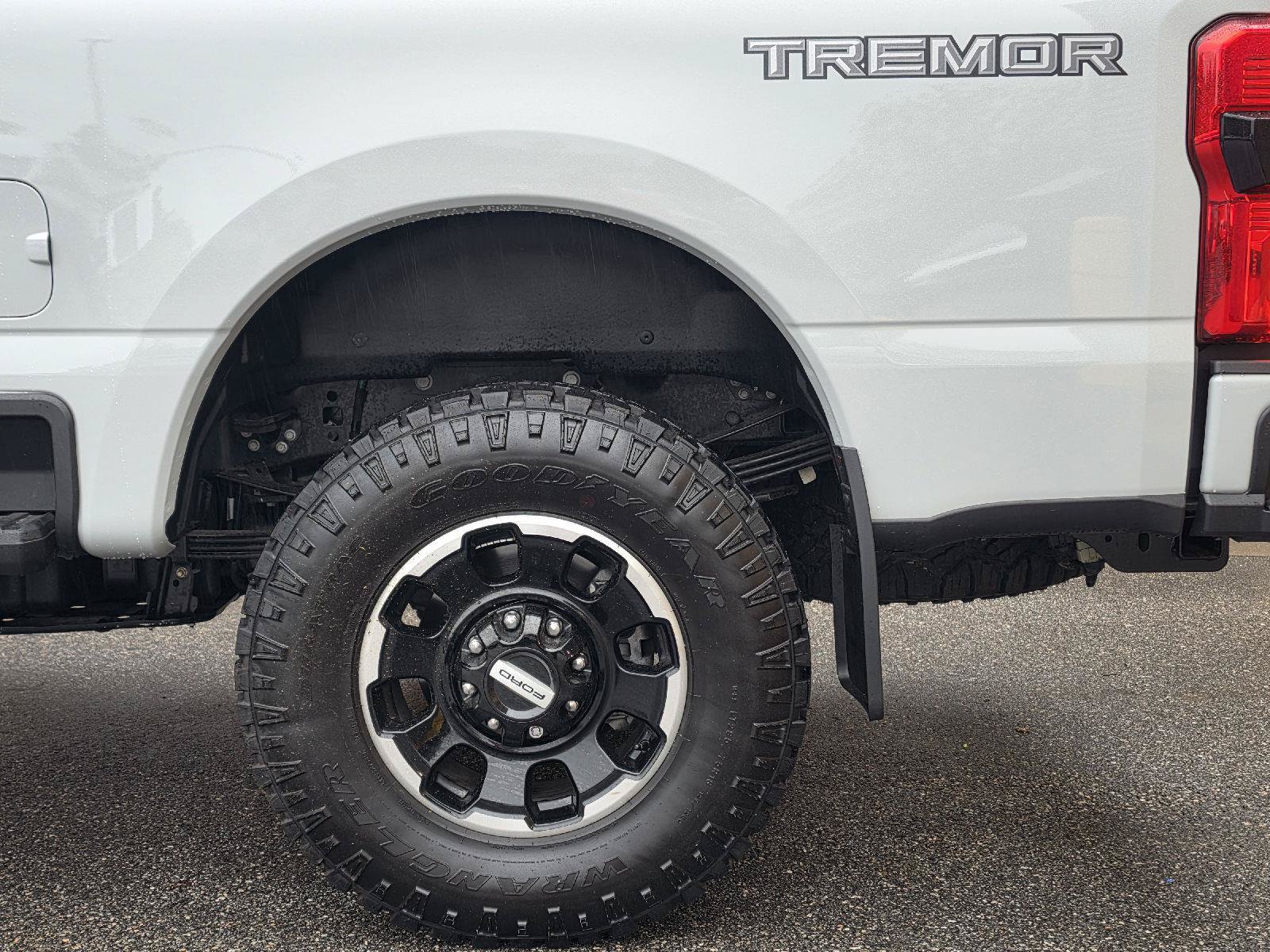 Certified 2026 Ford F350 Platinum w/ Tremor Off-Road Package AWD/4WD image 10