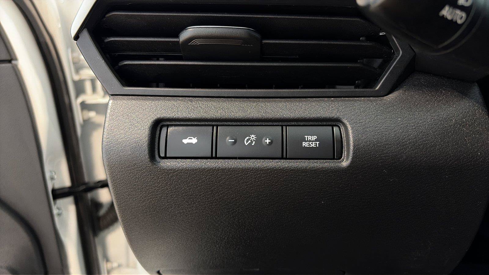 Used 2024 Nissan Altima 2.5 SR FWD image 22