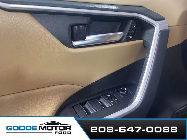 Used 2021 Toyota RAV4 XLE Premium AWD/4WD image 9
