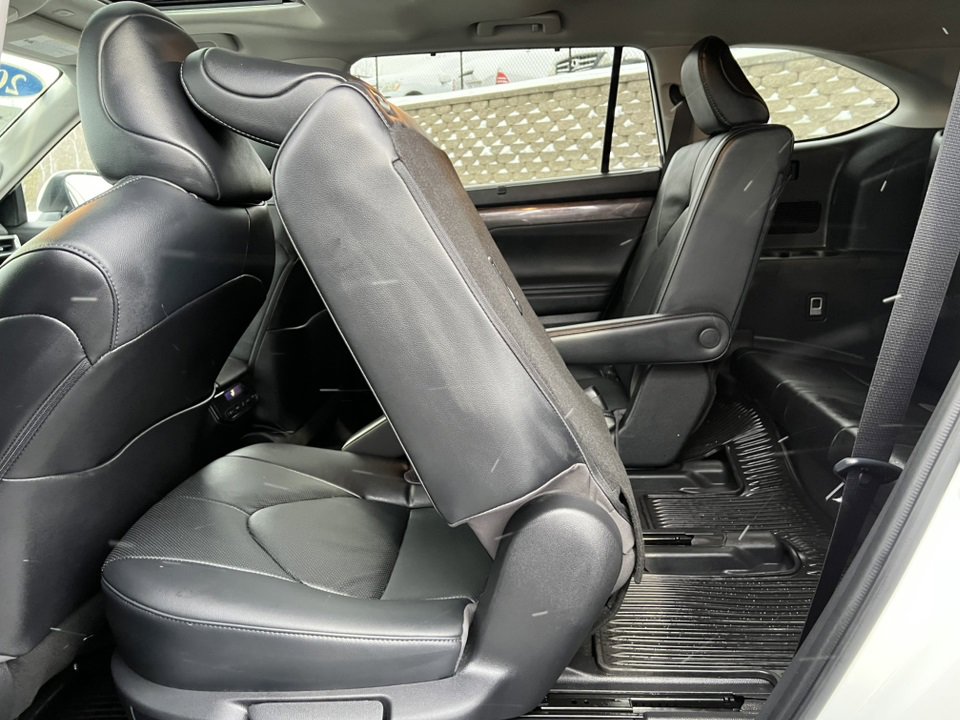 Used 2023 Toyota Highlander Limited image 6