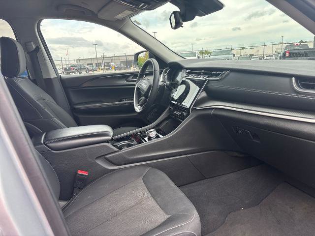 Used 2023 Jeep Grand Cherokee L Laredo RWD image 8