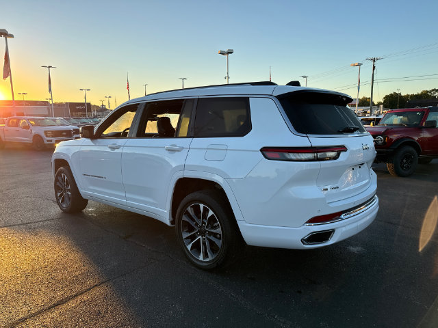 Used 2023 Jeep Grand Cherokee L Overland w/ Advanced Protech Group III AWD/4WD image 5