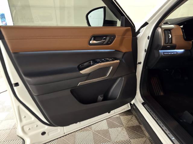 Used 2023 Nissan Pathfinder Platinum AWD/4WD image 15