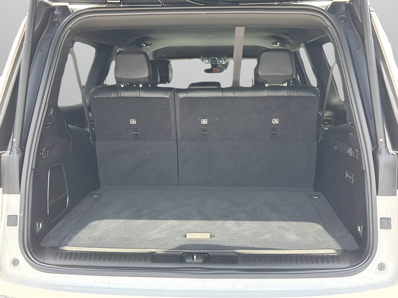 Used 2024 Jeep Wagoneer L Series II RWD image 8