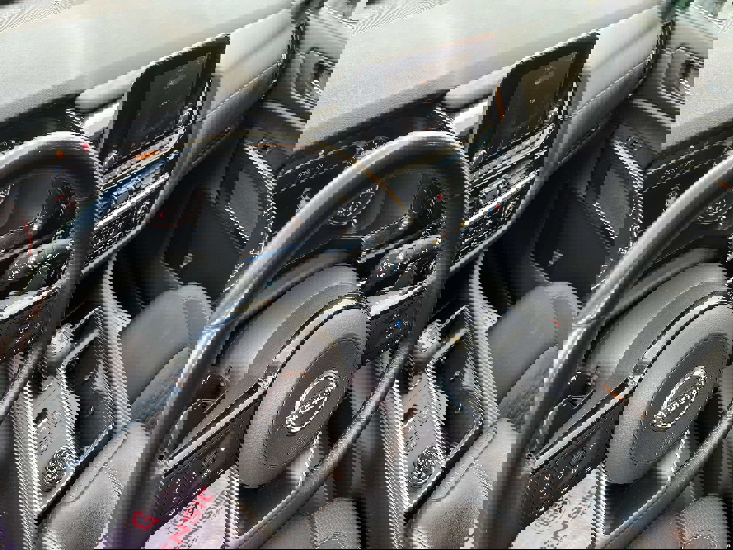 Used 2022 Nissan Pathfinder SV image 8