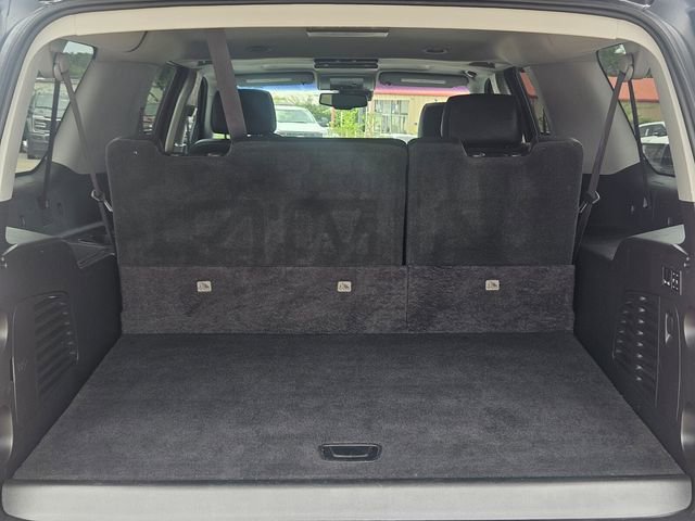 Used 2017 Chevrolet Suburban Premier RWD image 12