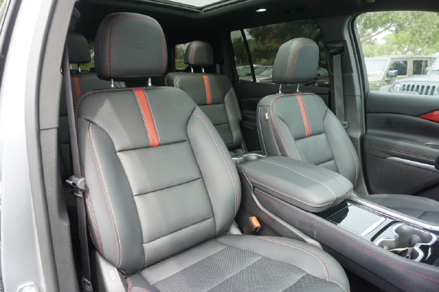 Used 2024 Chevrolet Traverse RS w/ LPO, Floor Liner Package FWD image 2